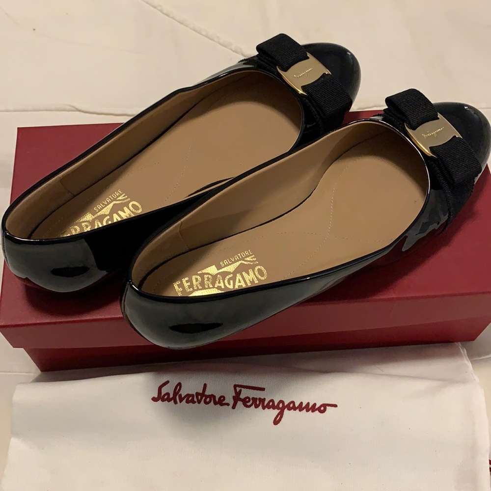 Excellent condition Salvatore Ferragamo black patent leather Varina shoes.